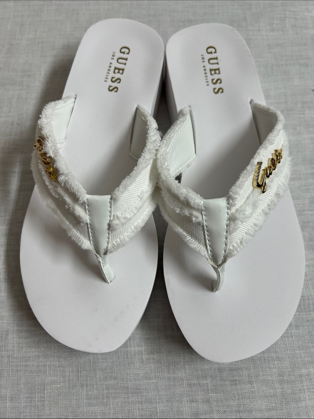 🌞 GUESS White frayed Flip Flops with Gold bling Logo Accent women size 7